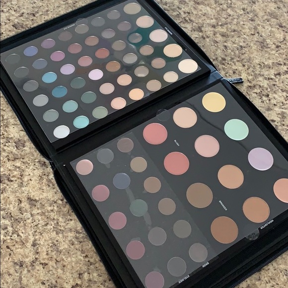 Full Face Professional Makeup Pallet W/Case - Picture 1 of 4